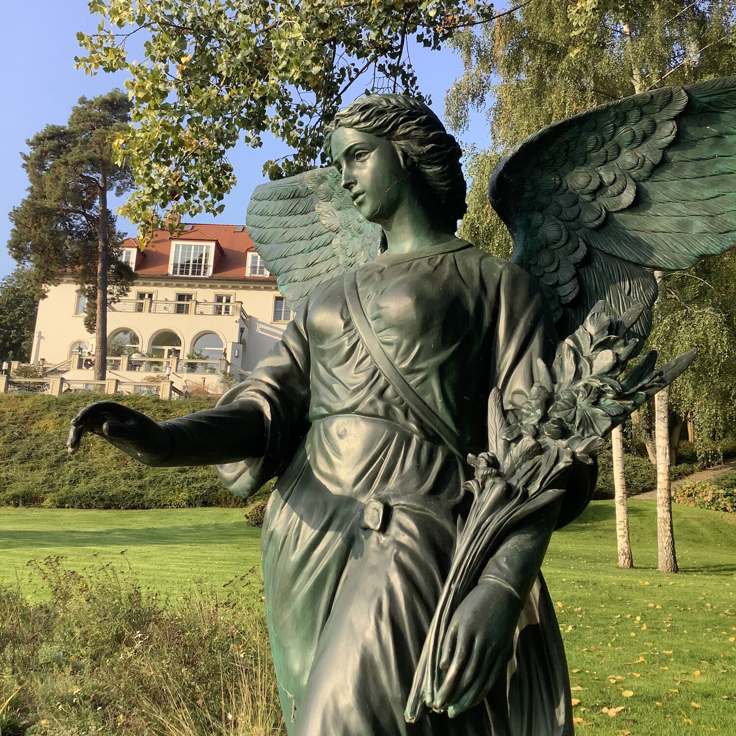 Bronzefigur ANGEL OF THE WATERS, 220 cm Bronzeskulptur, Bronzestatue
